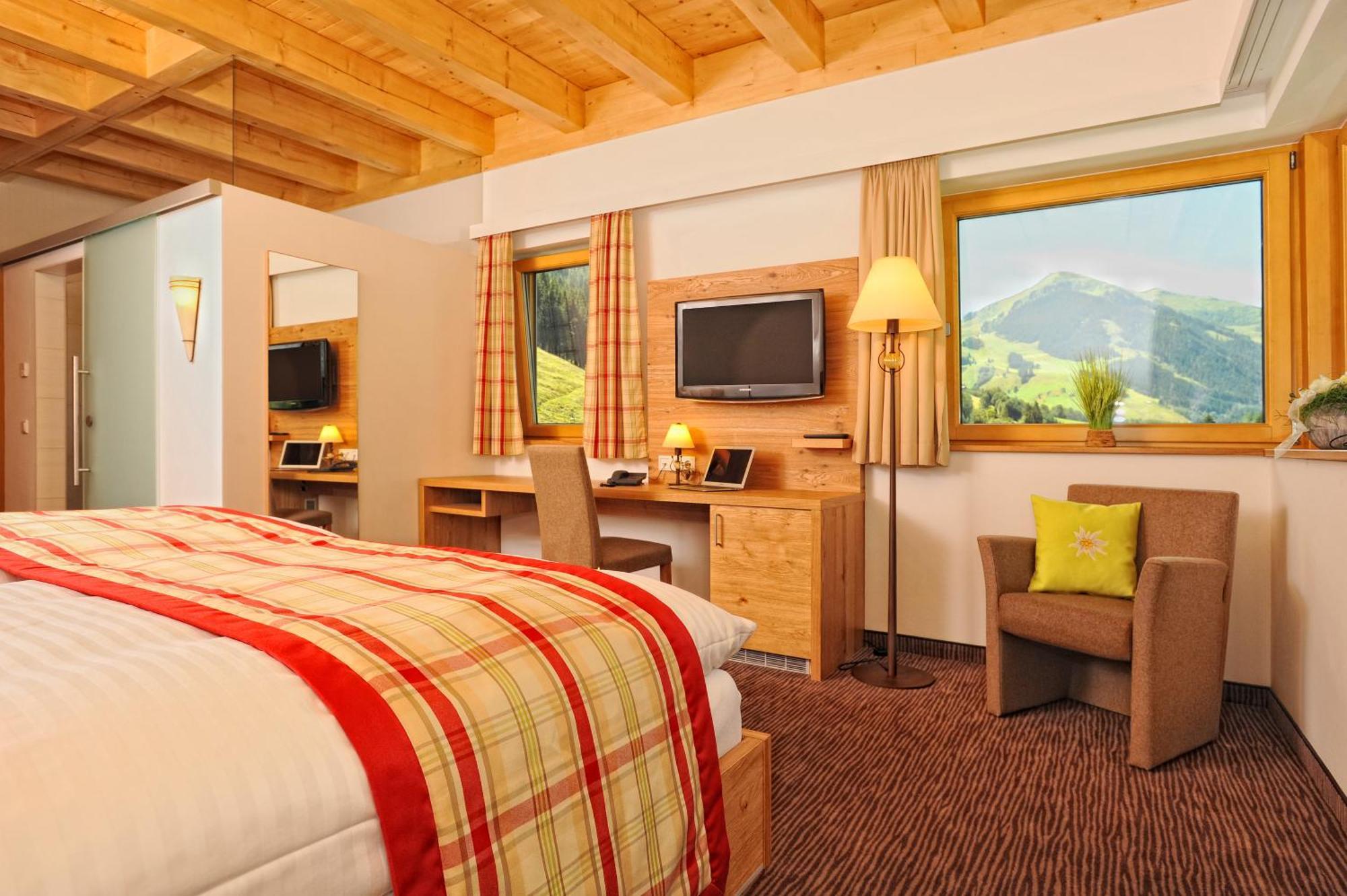 Hotel Barbarahof Saalbach, Inkl Jokercard Exterior foto